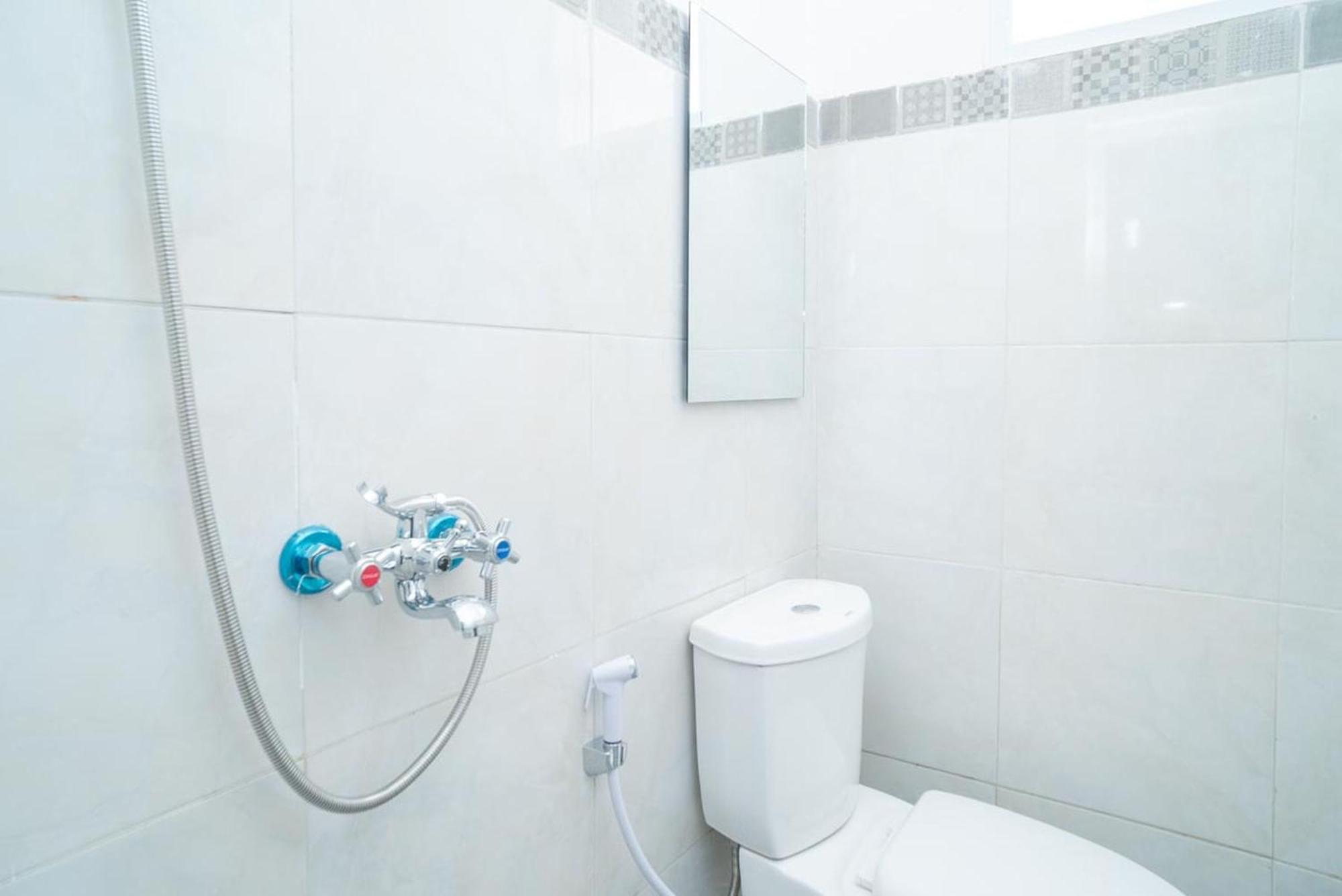 Sans Hotel Queen Batu Sumber Brantas Quarto foto