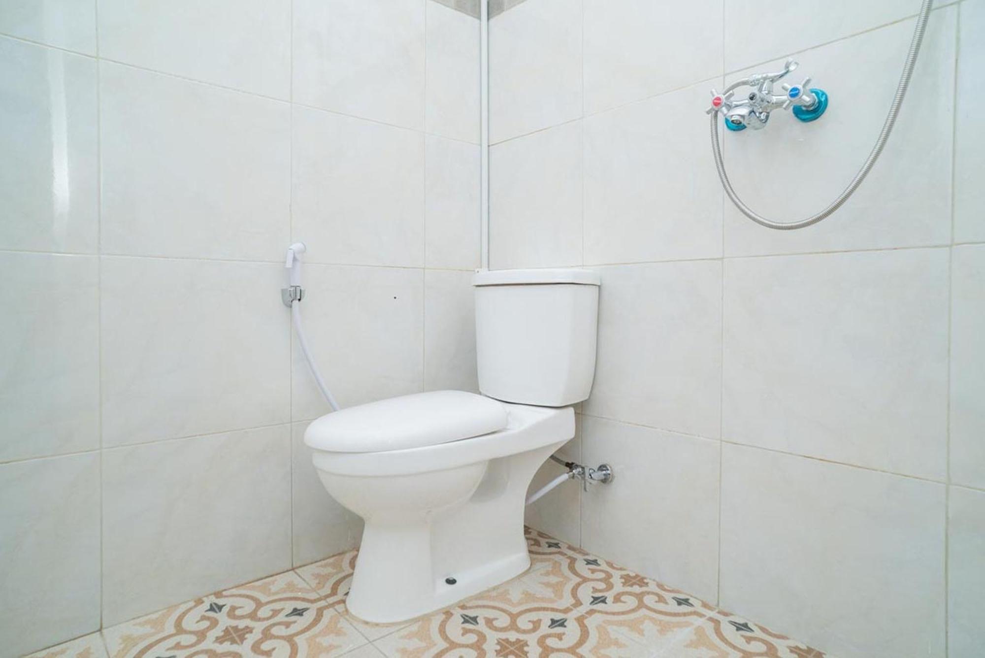 Sans Hotel Queen Batu Sumber Brantas Quarto foto